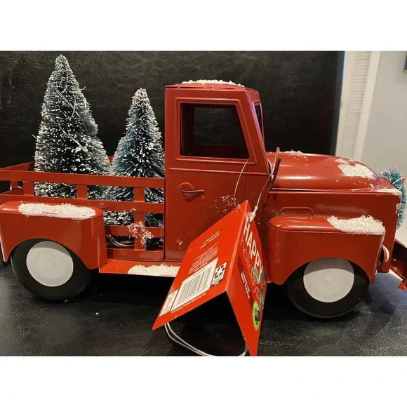 LIGHT UP RED CHRISTMAS TRUCK DECORATION  WITH CHRISTMAS TREE & WREATH -BRAND NEW - Picture 7 of 12
